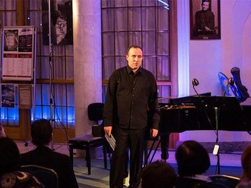 Онлайн-трансляция концерта «Оперные перемены Михаила Сегельмана»