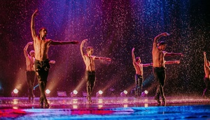 Шоу под дождем. "И где, ..., счастье!"