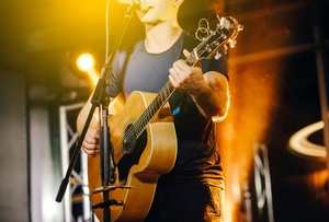 В шесть часов вечера после войны