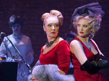 Восемь женщин